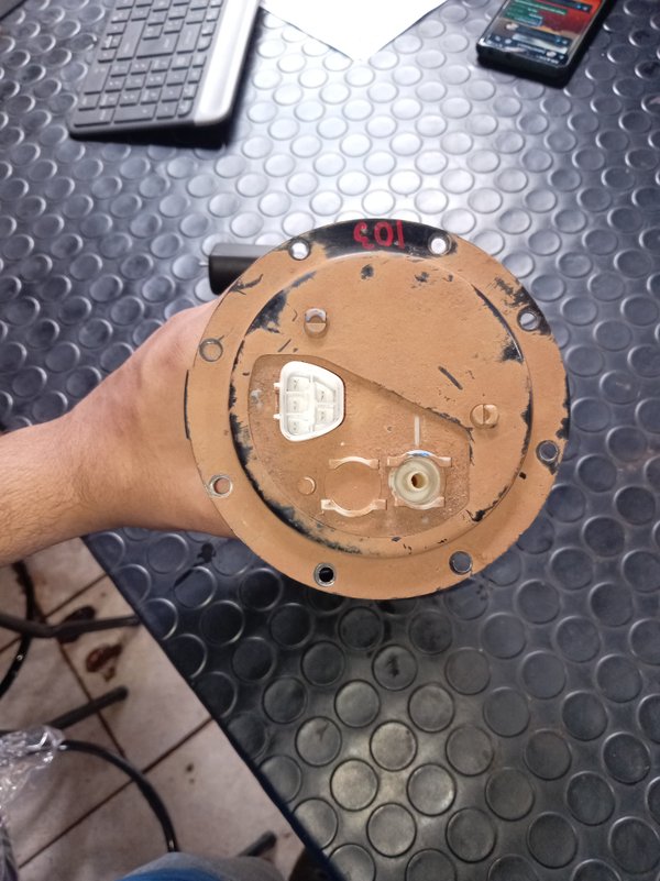 #1-002 Bomba de Combustible Voxy 2010