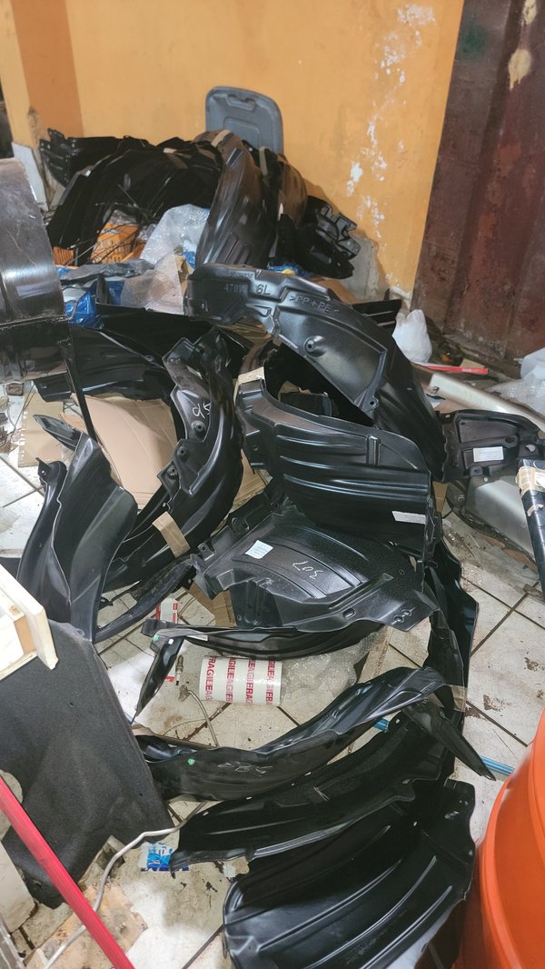Cubre Piedra Voxy/ Noah 2002-2010