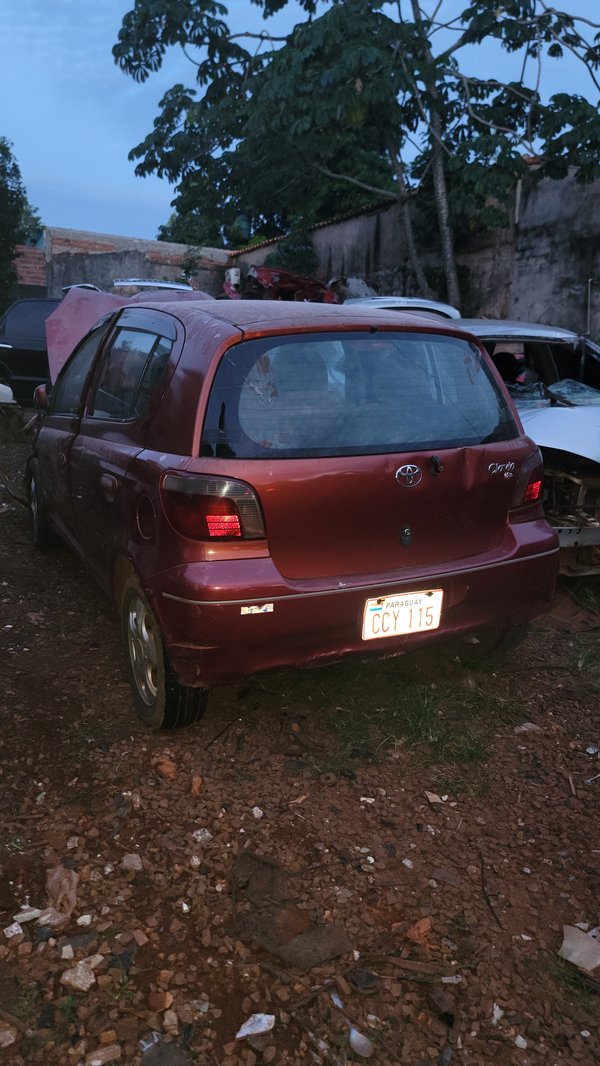 TOYOTA VITZ Clavia 2001 en Desarme! UD 120