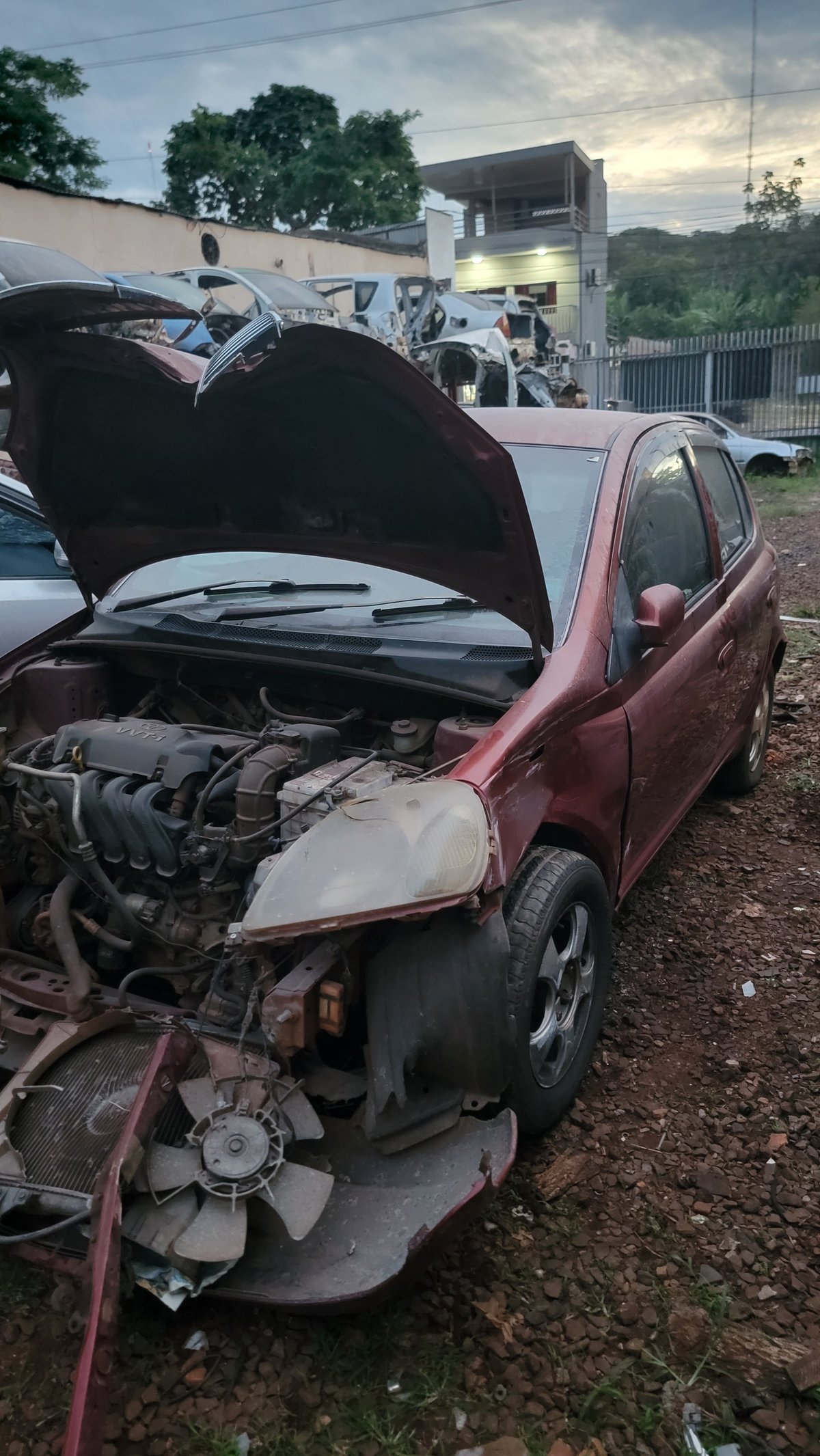 TOYOTA VITZ Clavia 2001 en Desarme! UD 120 - 3