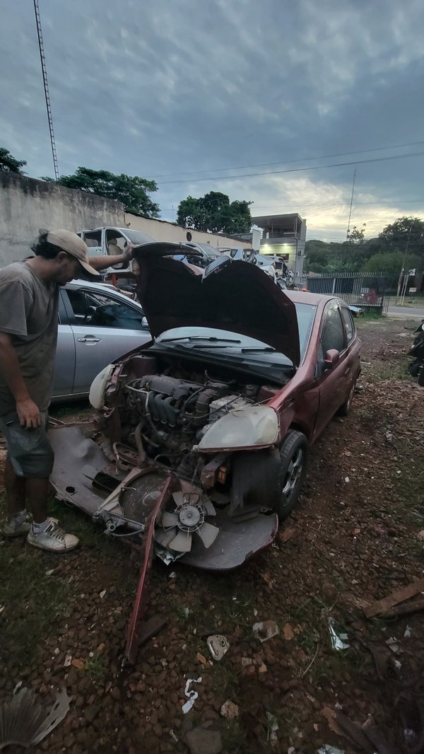 TOYOTA VITZ Clavia 2001 en Desarme! UD 120