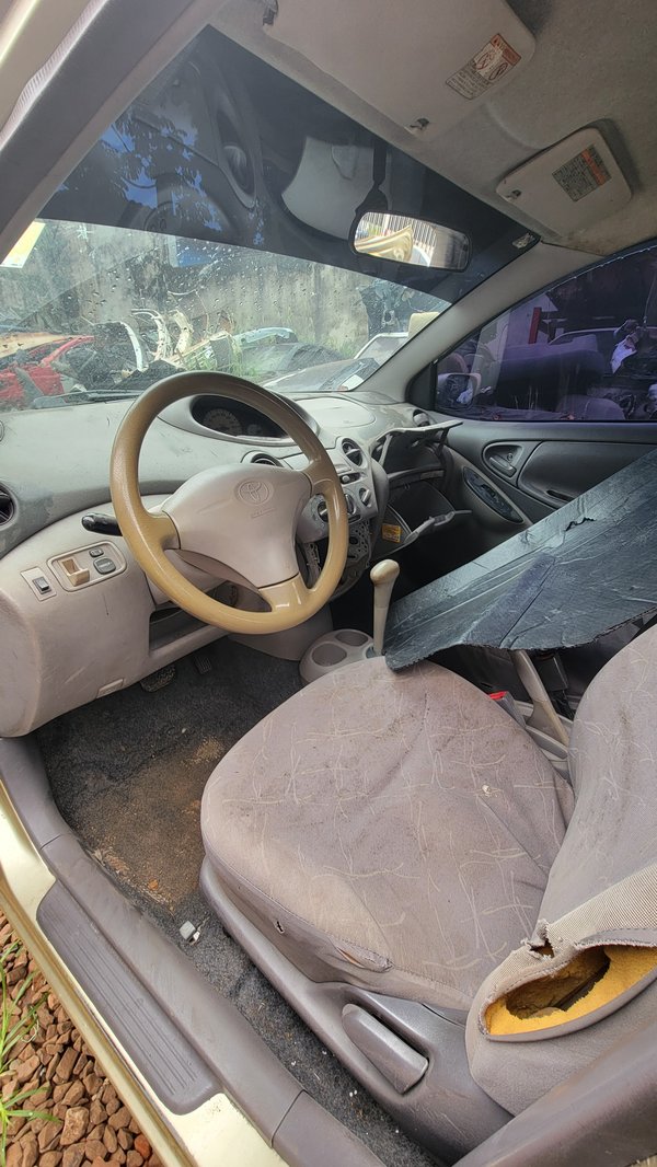 Toyota Platz 2001 en Desarme! 