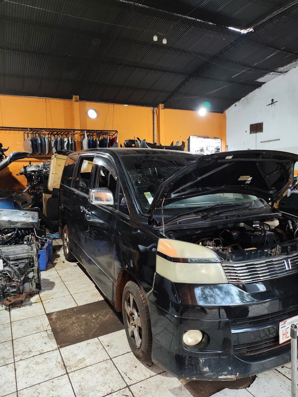 TOYOTA VOXY 2004 EN DESARME!
