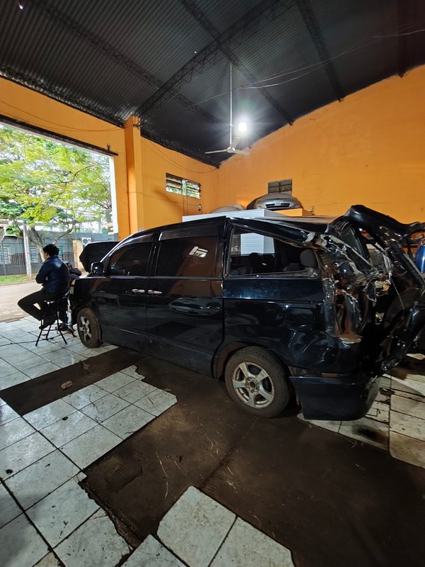 TOYOTA VOXY 2004 EN DESARME!