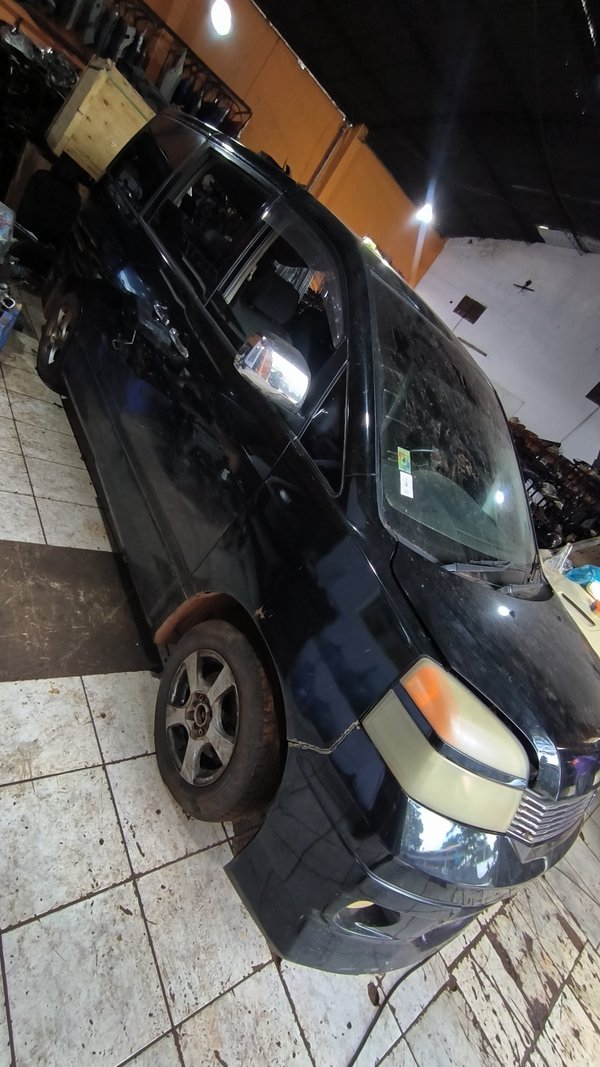TOYOTA VOXY 2004 EN DESARME!
