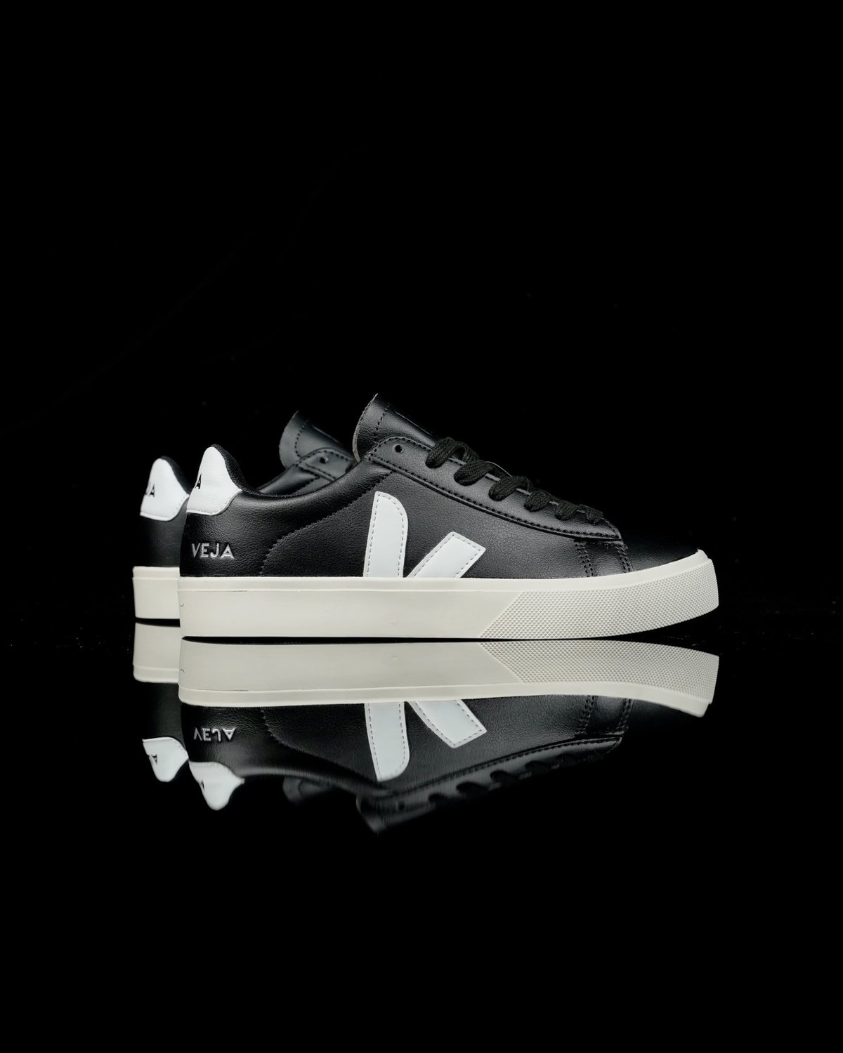 Veja Leather black  - 2