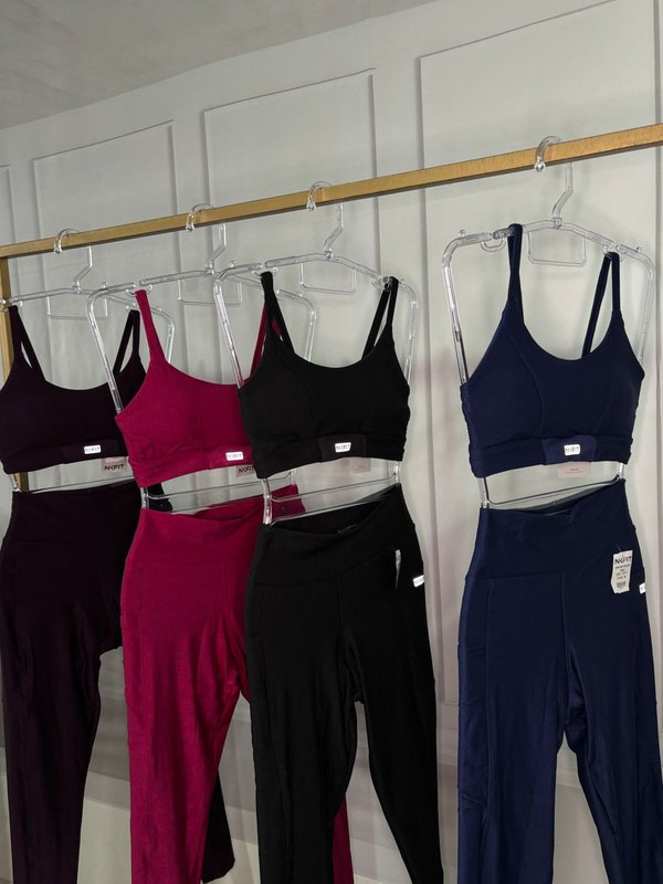 Conjunto calza canelado NK