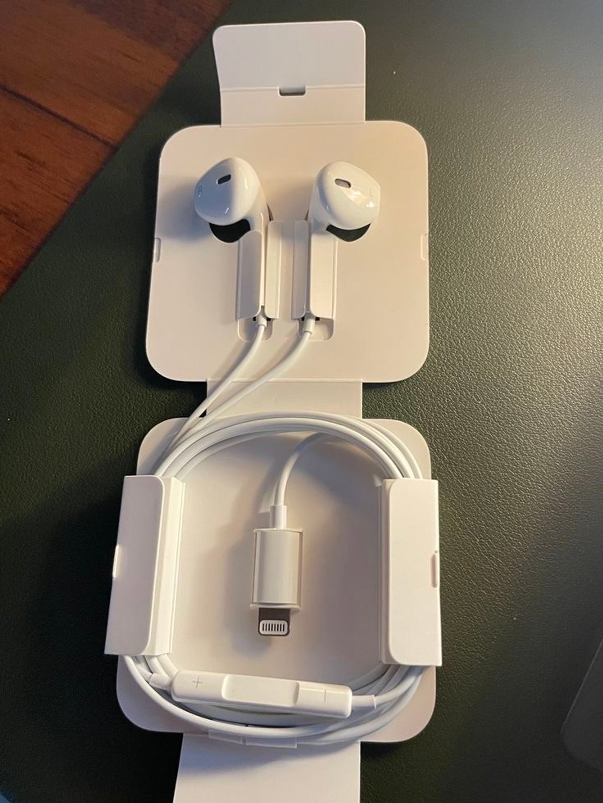 EarPods Lightning connector  - 2