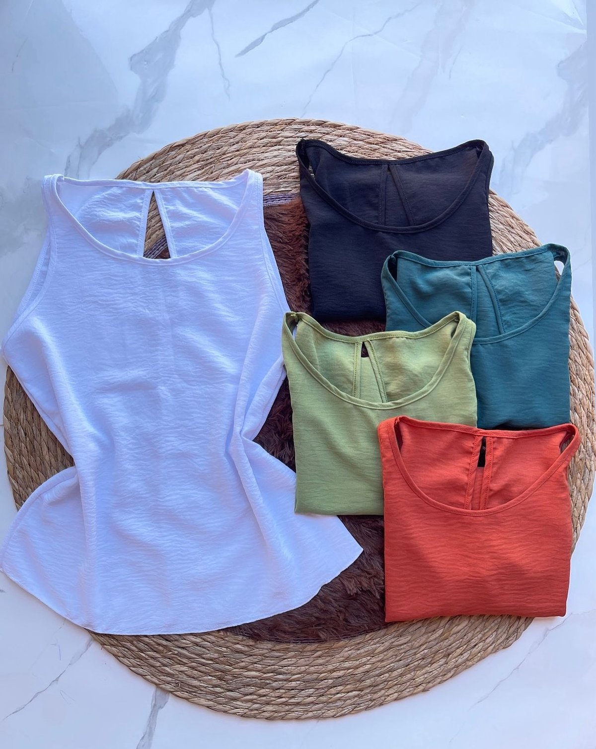 No te puede faltar 😍Blusas Básicas - 2