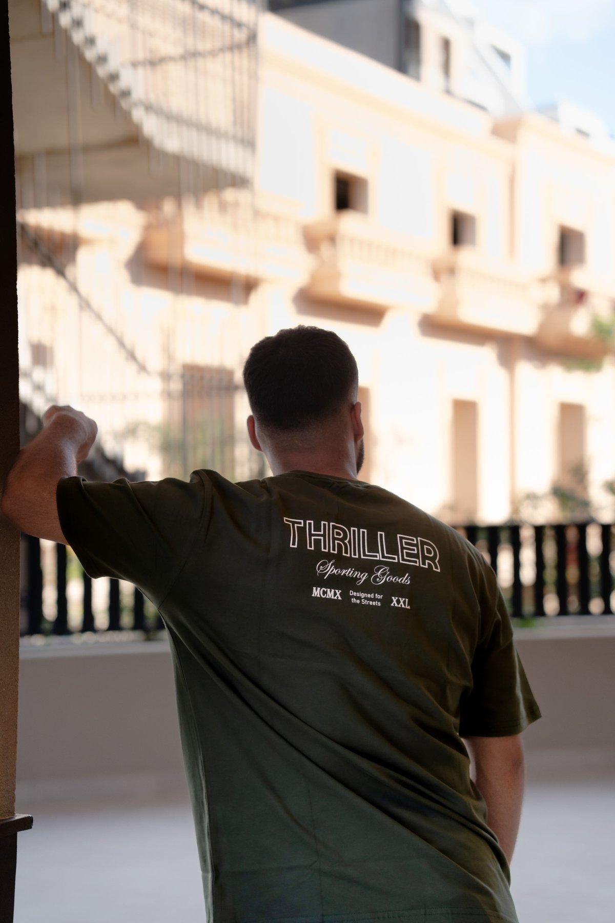 Oversize THRILLER minimalista