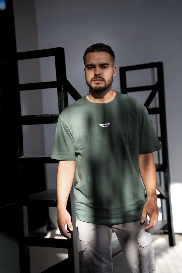 Oversize THRILLER minimalista 