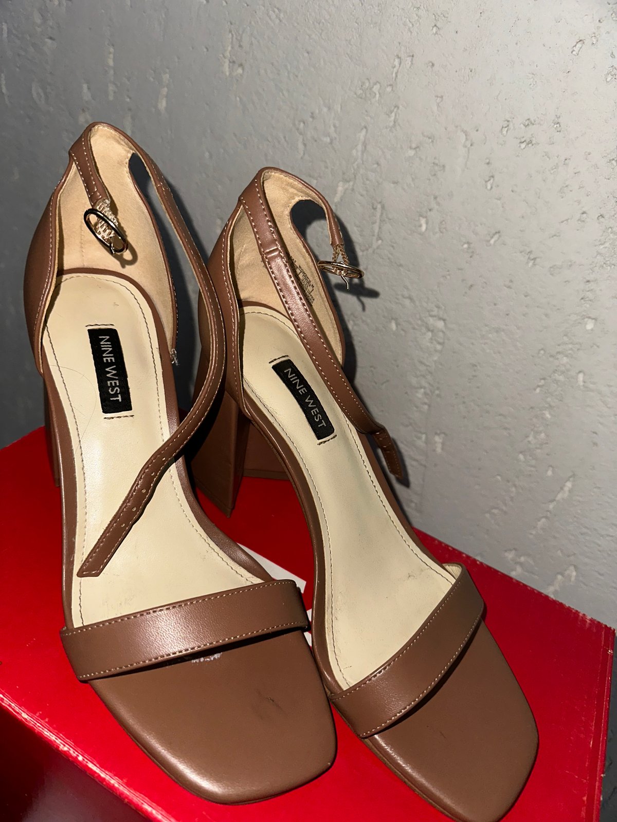 Tacones Nine West – Marrón clásico