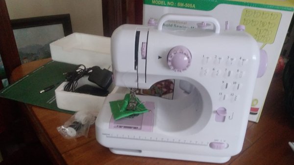 MAQUINA DE COSER 12 PUNTADAS 
