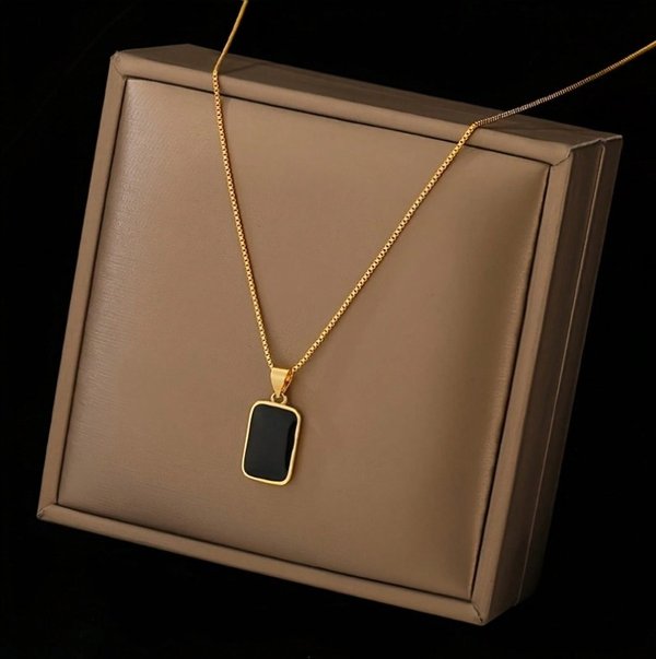 Elegante Collar Negro de Acero Inoxidable Chapado en Oro de 18k