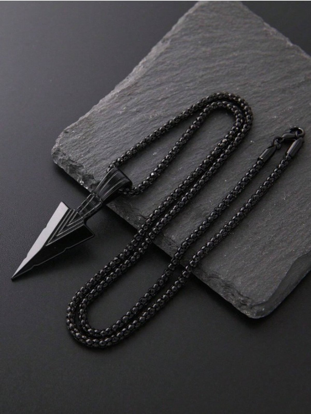 Cadena con Dije Punta de Flecha Premium (All Black) ⚡ - 2