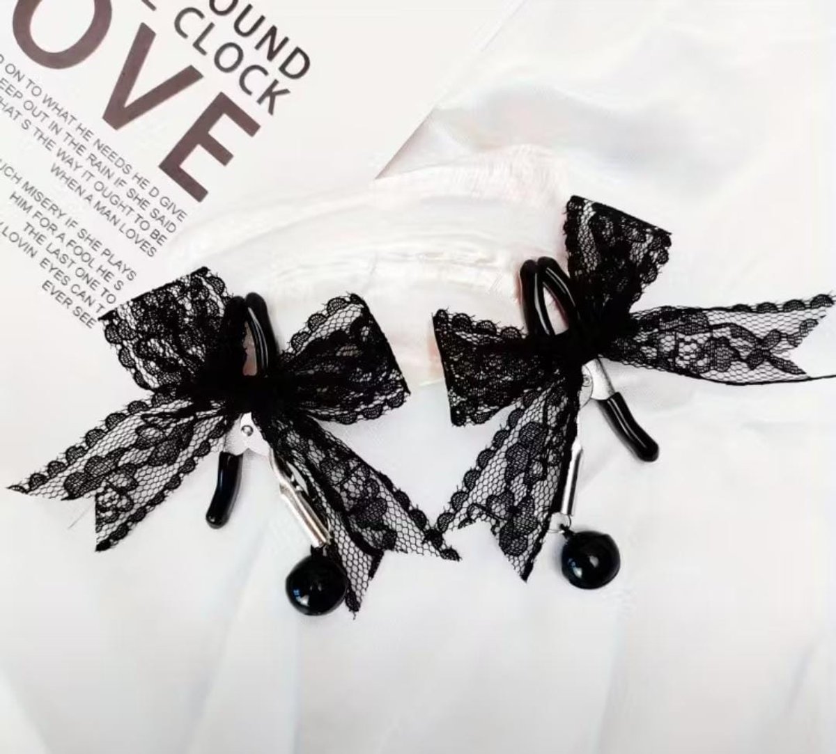 Pinza para pezones con moño 