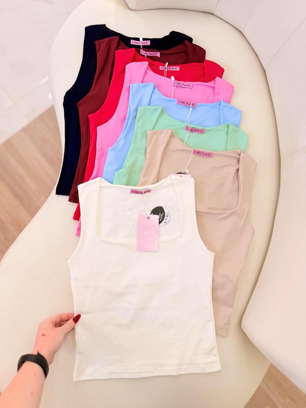 Básica Attack premium musculosa escote cuadrado #03008157