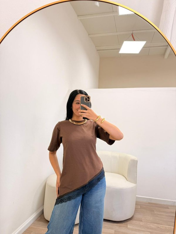 BLUSA IRREGULAR C/ ENCAJE 