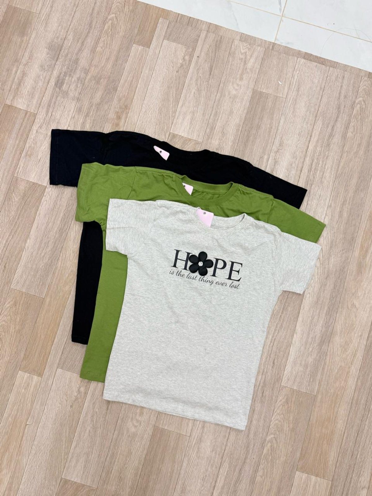 REMERA BASICA CON DISEÑO  - 2