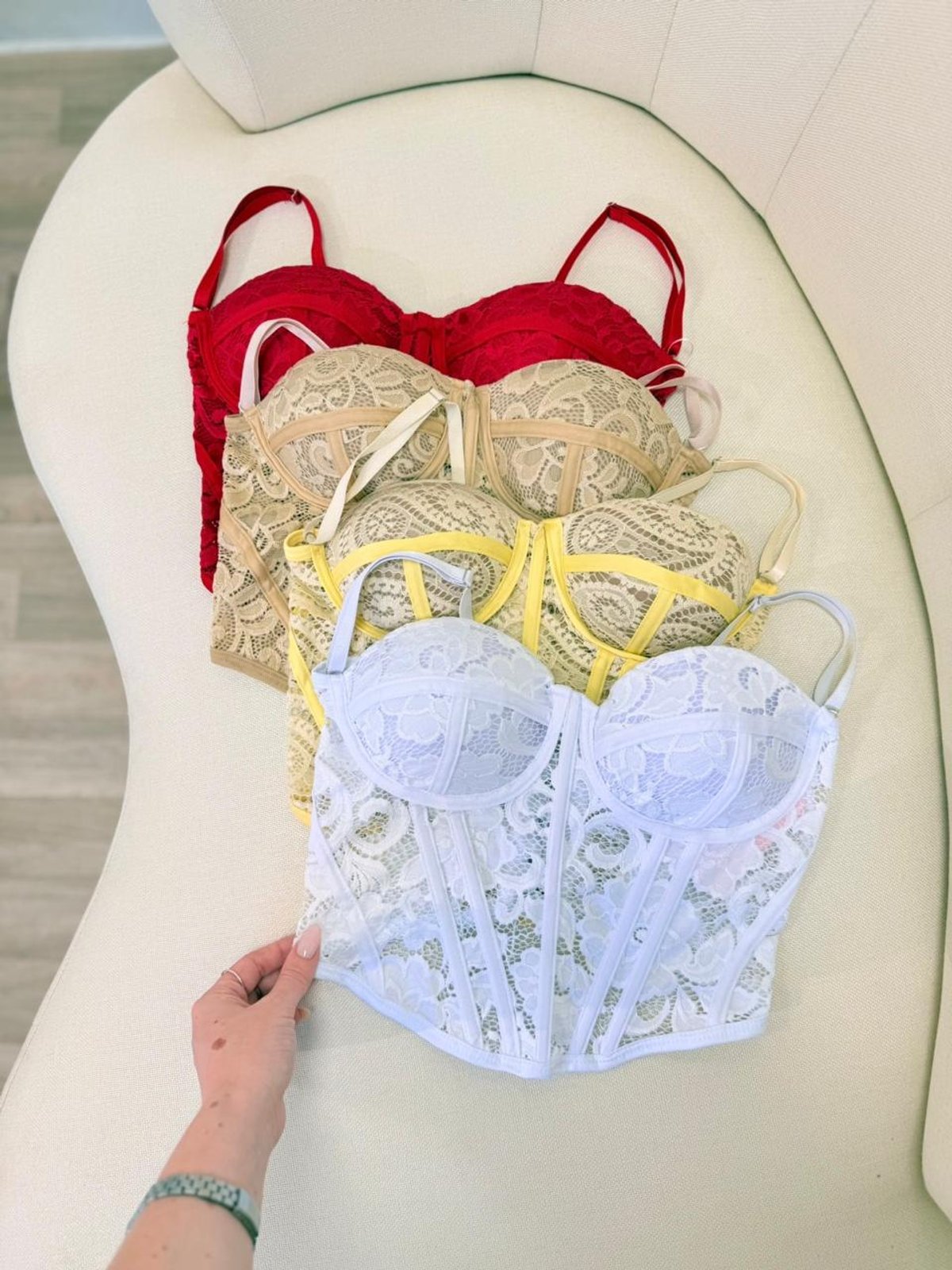 CORSET DE ENCAJE CON PUSH-UP