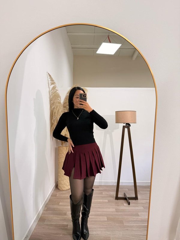 SHORT POLLERA TABLEADA CON TAJO 