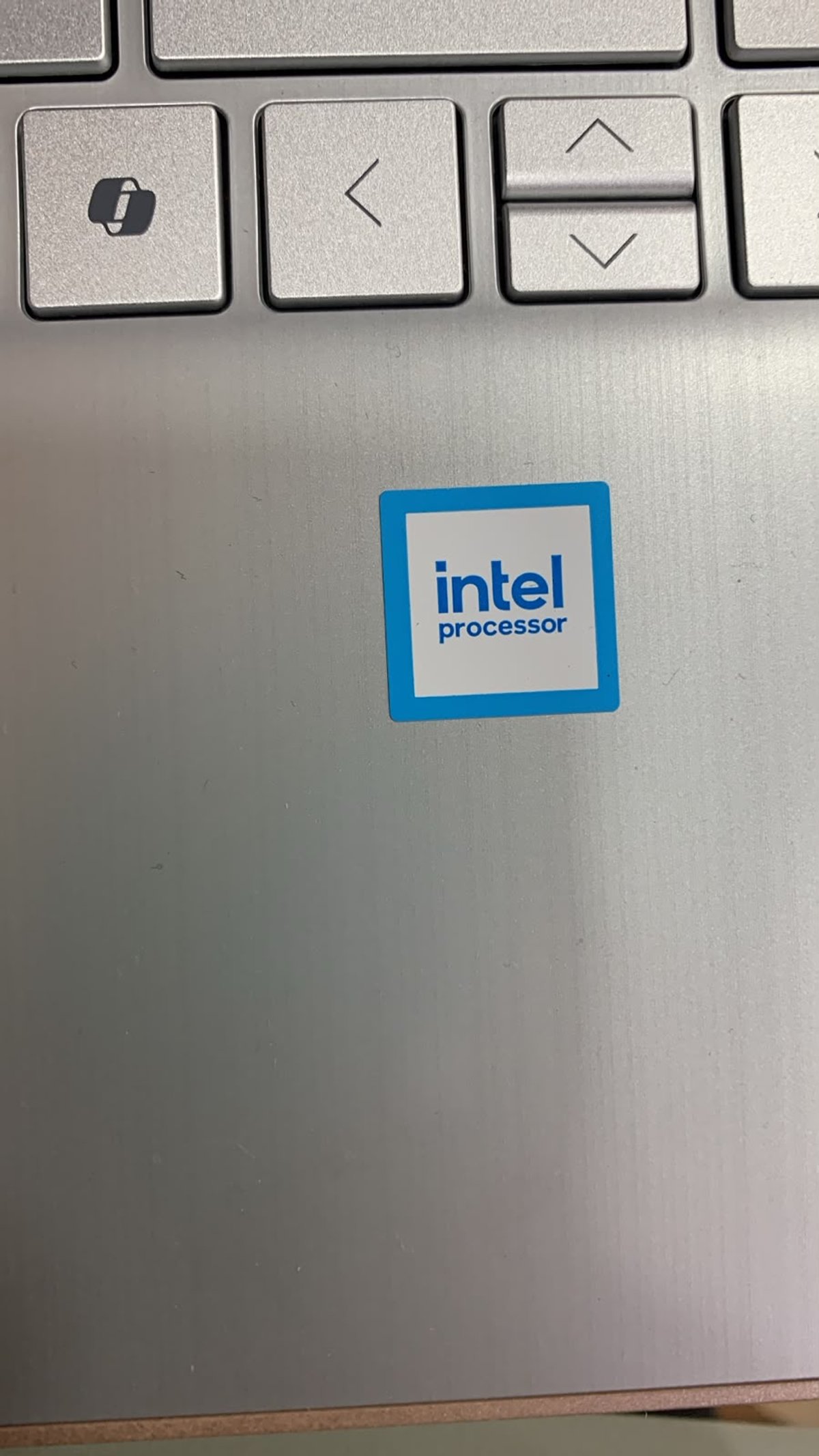 HP LAPTOP INTEL W11 P14 1284G (CELESTE o DORADO)