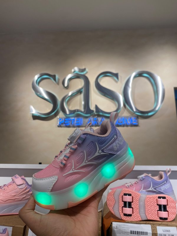Calzado con luces y ruedas