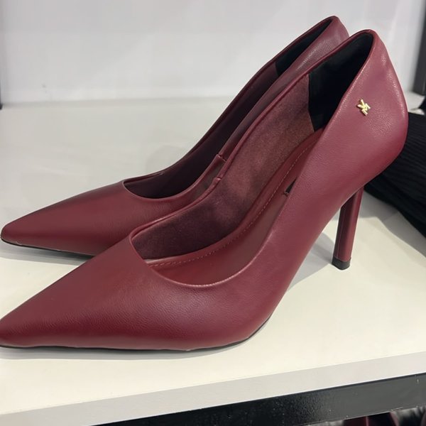 Scarpin de Cuero Rojo – Via Marte