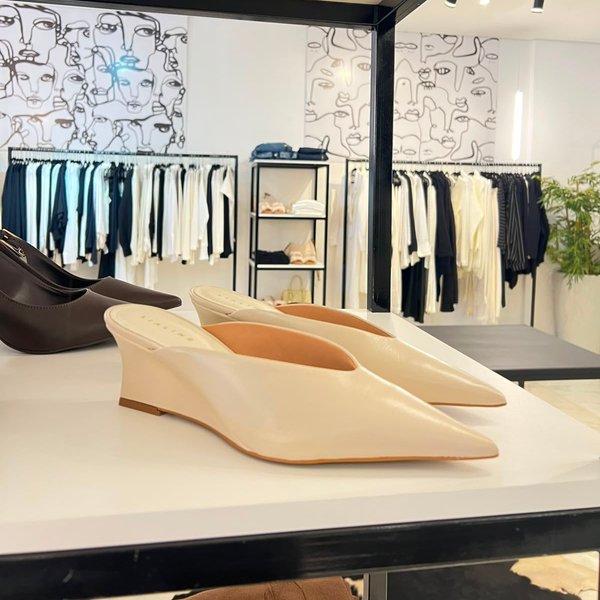 Mule de Cuero con Tacón Anabela – Lia Line