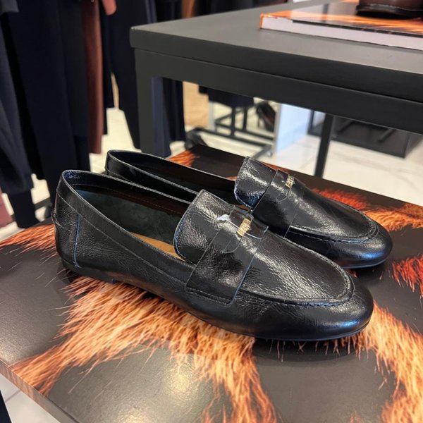 Mocasín de Cuero Negro Charol – Lia Line