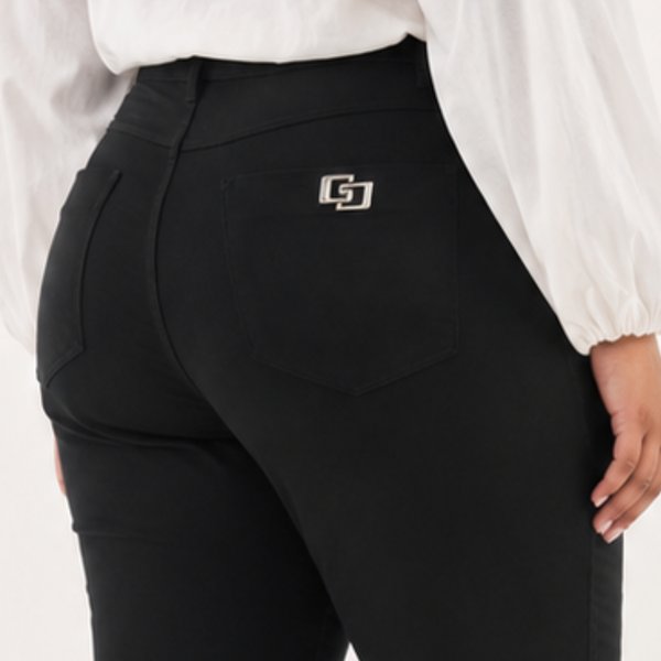 Pantalón de Sarga Bruna de Corte Recto – Colcci