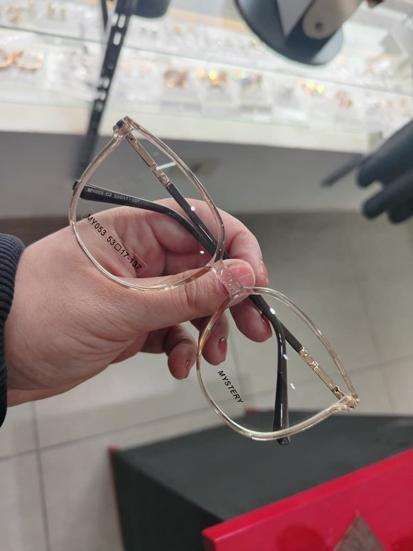 Acetato marroncito clarito con brillitos en los costados