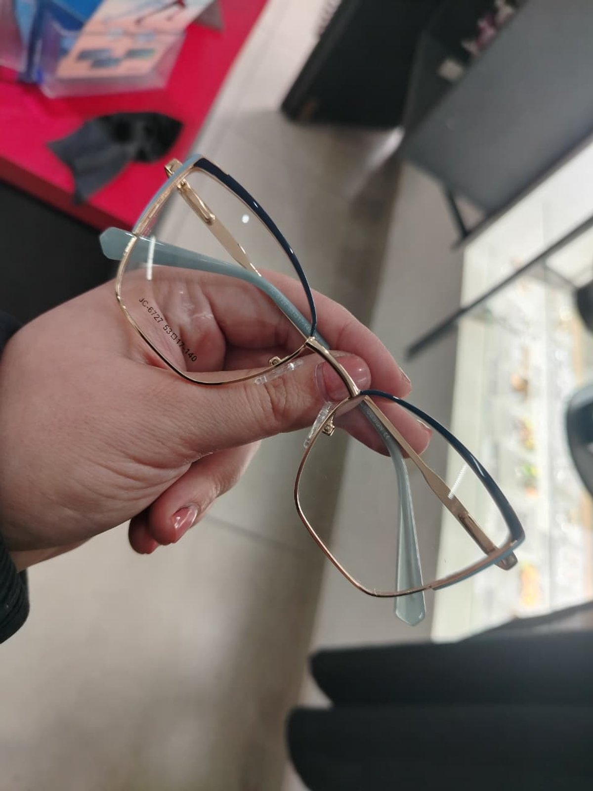 Metal con varios colores 