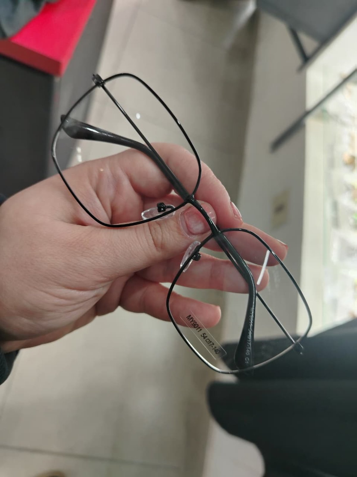 Metal negro cuadrado 