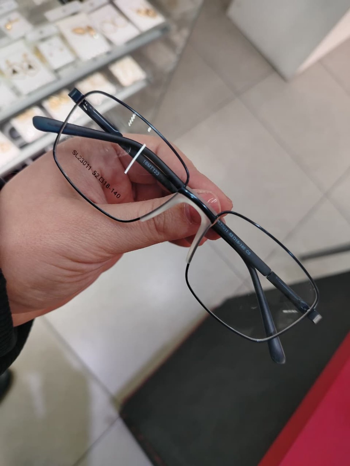 Metal azul con plaqueta anatómica 