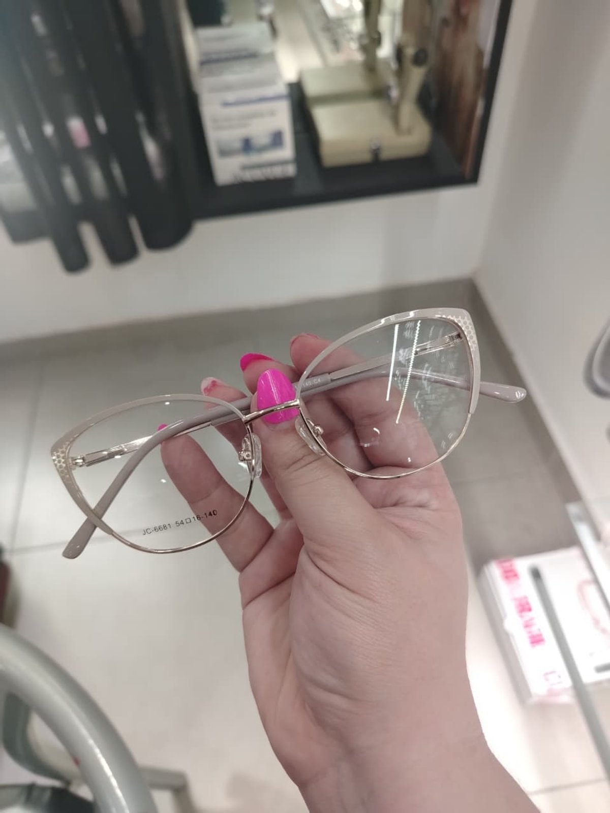 Armazon de metal rosadito