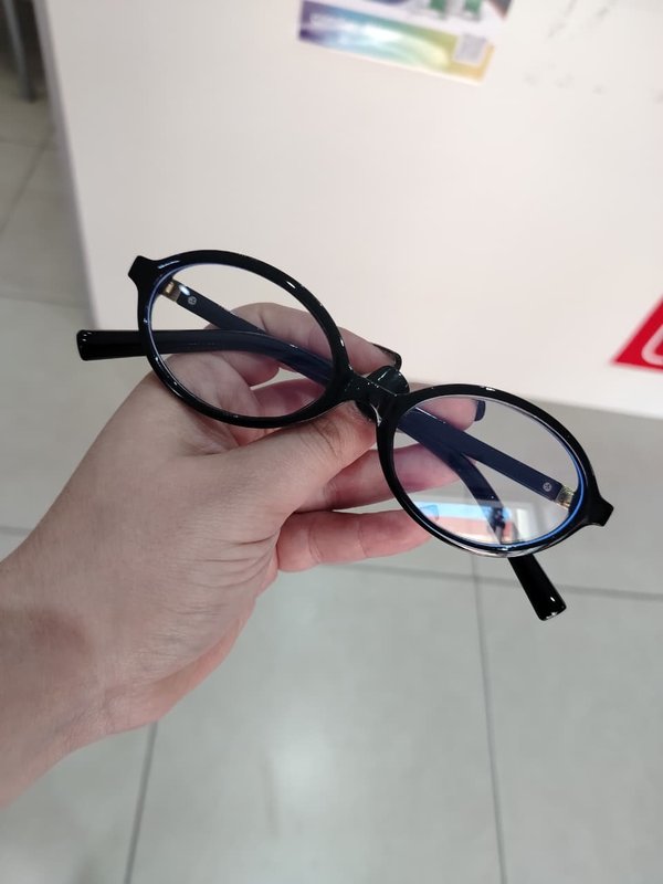 Gafas de moda en negro y transparete