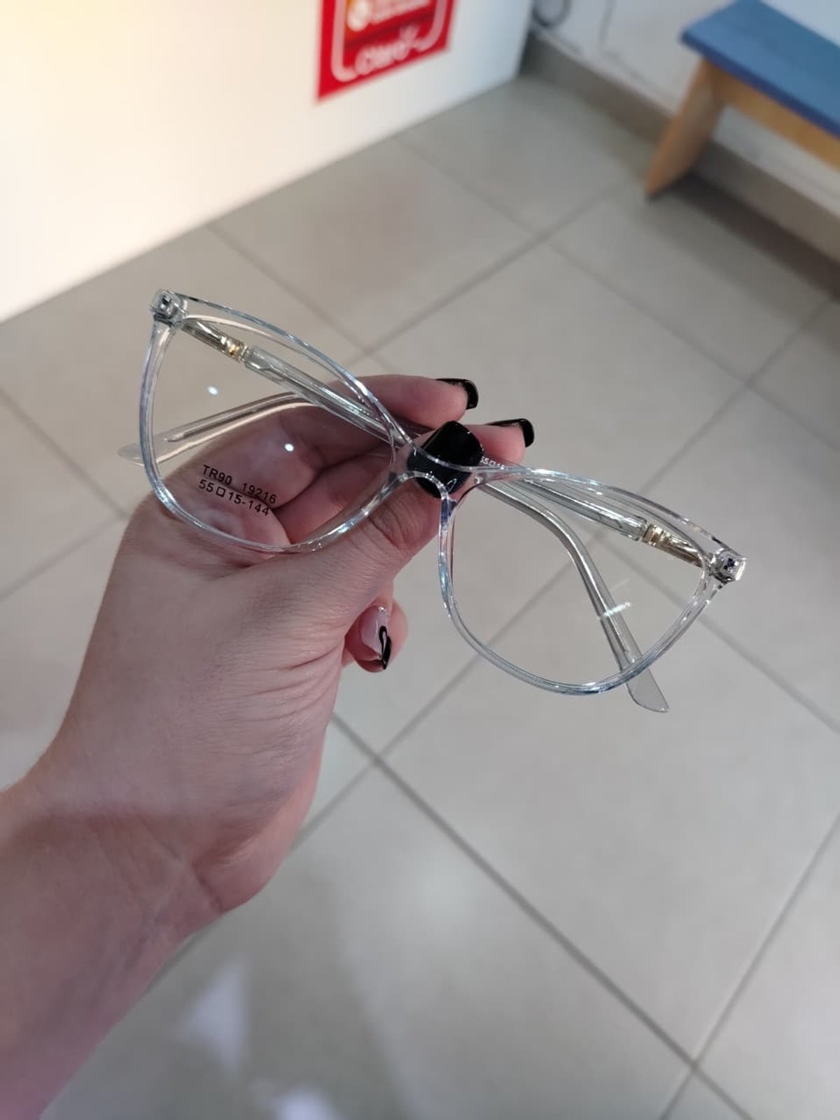 Armazón de dama transparente 