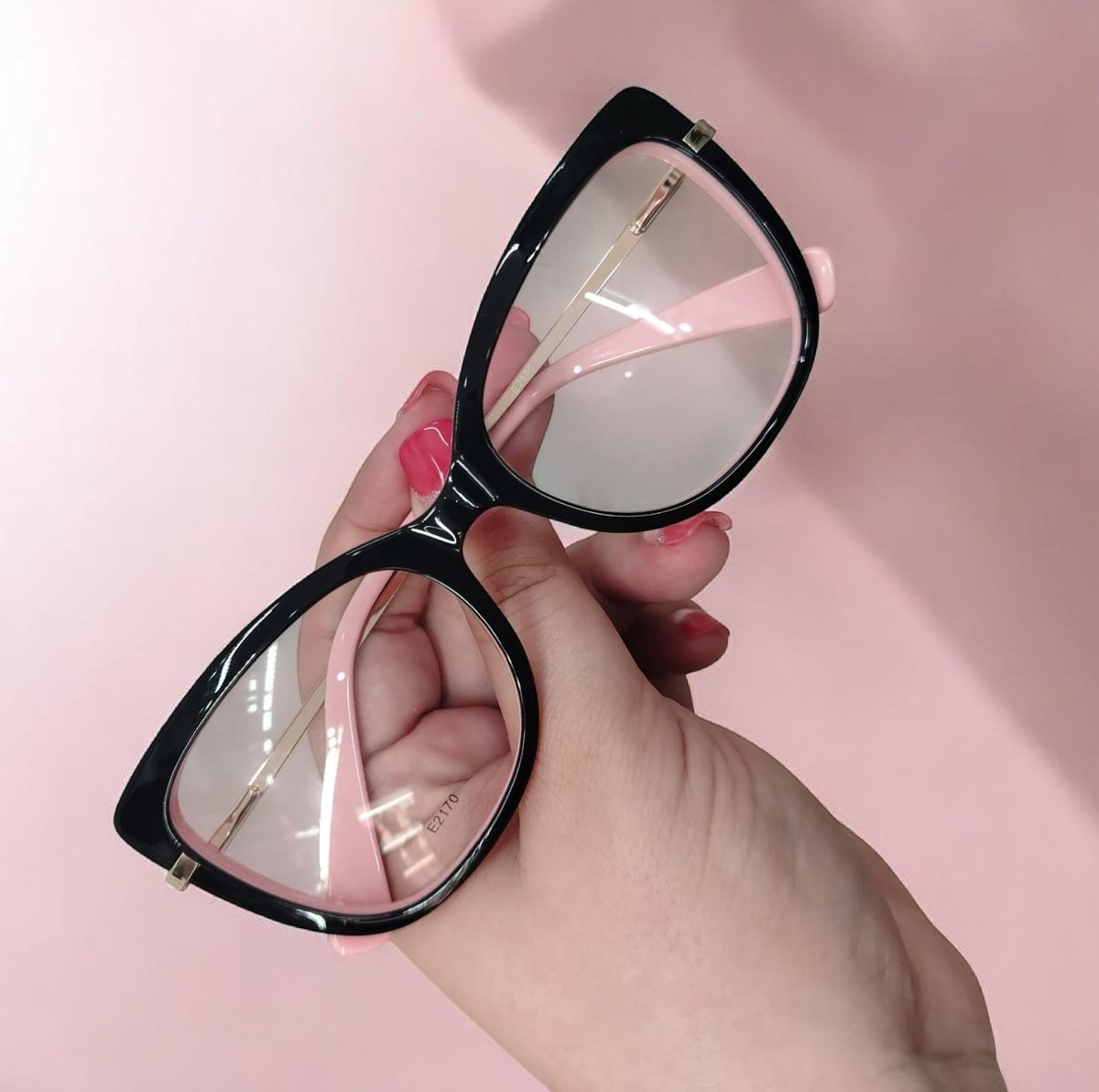 Armazón negro gatubela de acetato con patas rosadas 