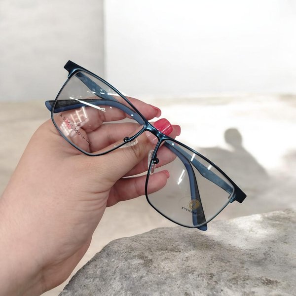 Armazon caballero azul metal 