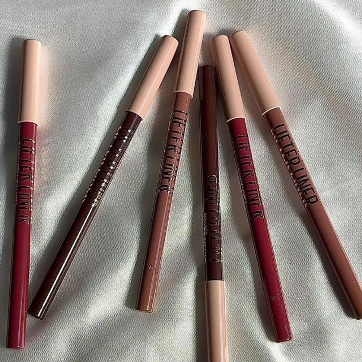 MAYBELLINE LIFTER LINER