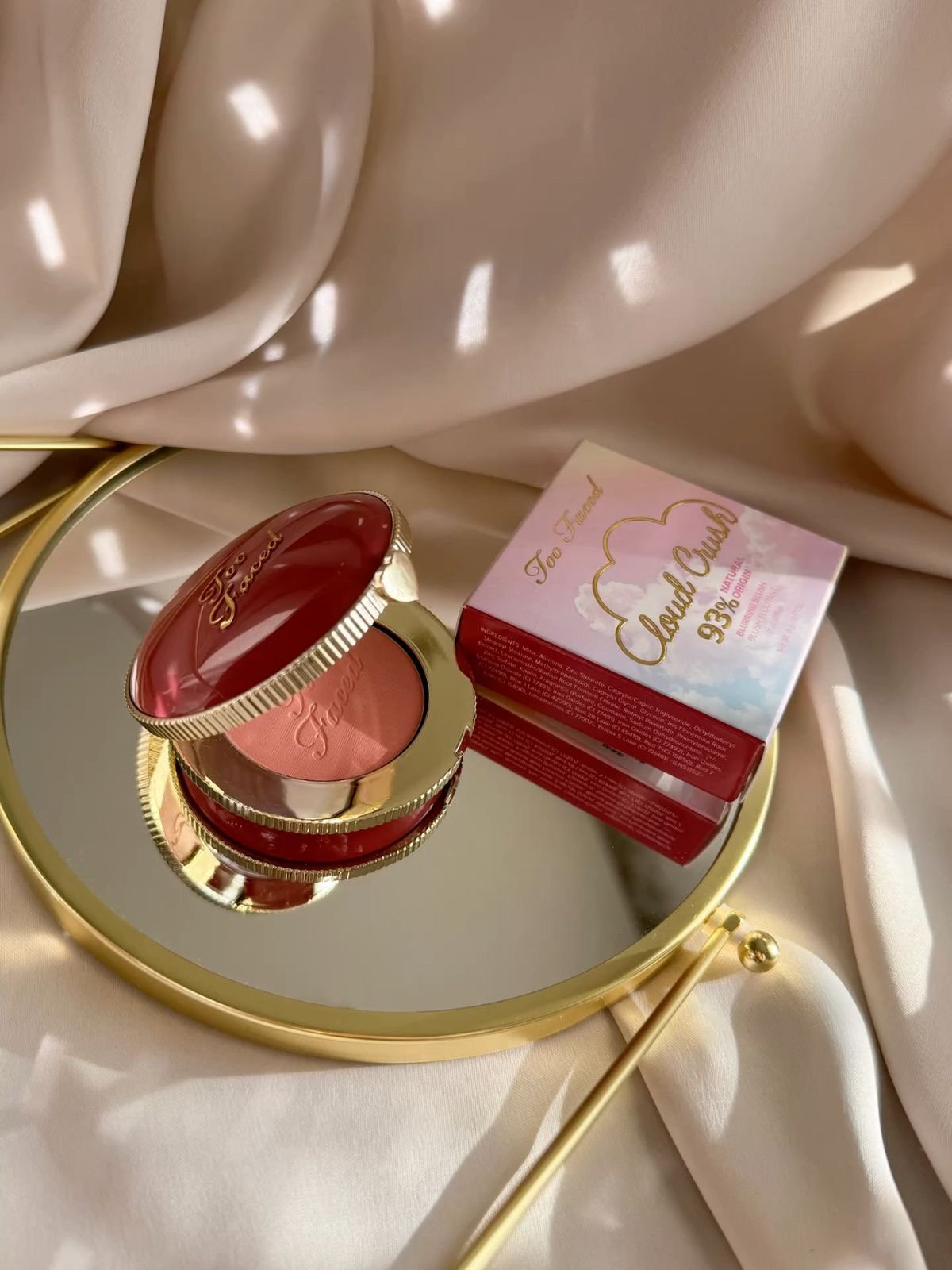 TOO FACED CLOUD CRUSH BLURRING POWDER BLUSH - 2