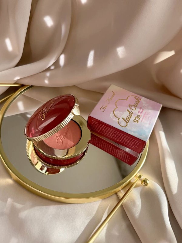 TOO FACED CLOUD CRUSH BLURRING POWDER BLUSH