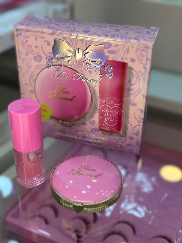 TOO FACED LIP GLOSS & BLUSH SET