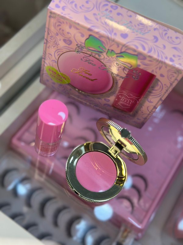 TOO FACED LIP GLOSS & BLUSH SET