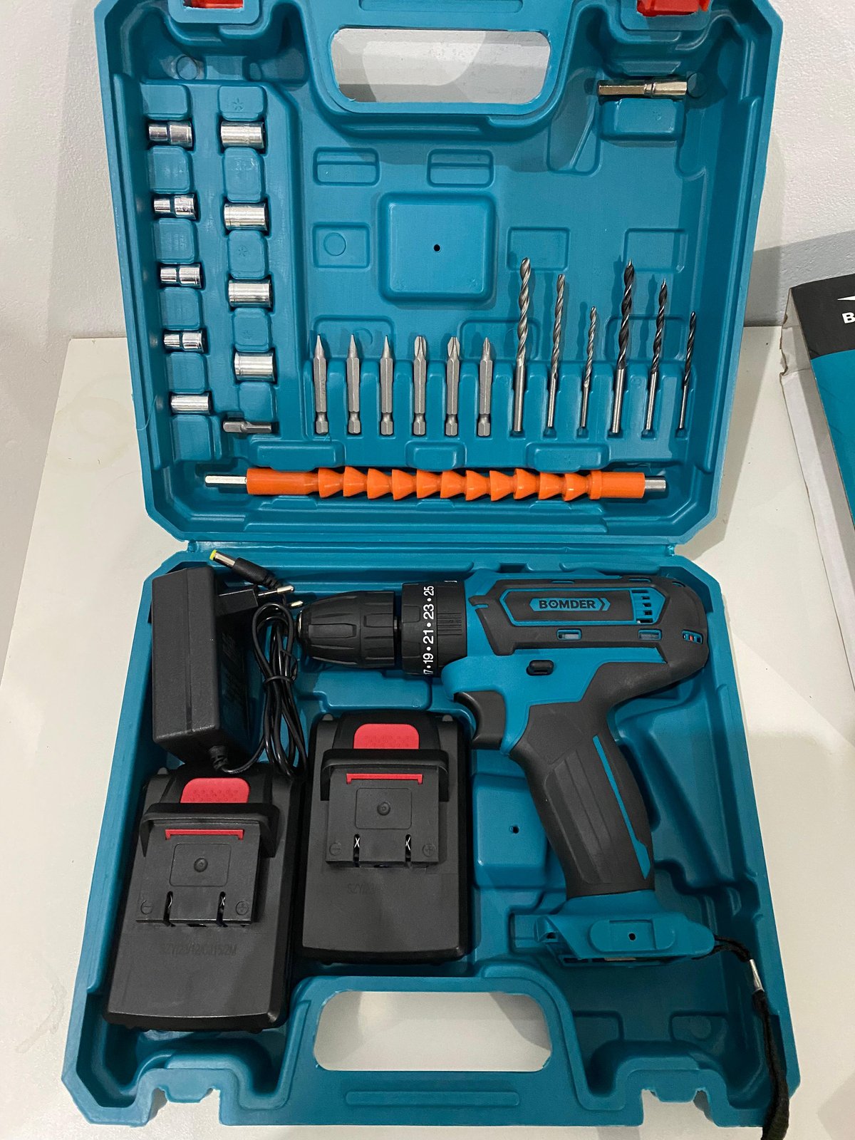 TALADRO ATORNILLADOR CON PERCUTOR 12v