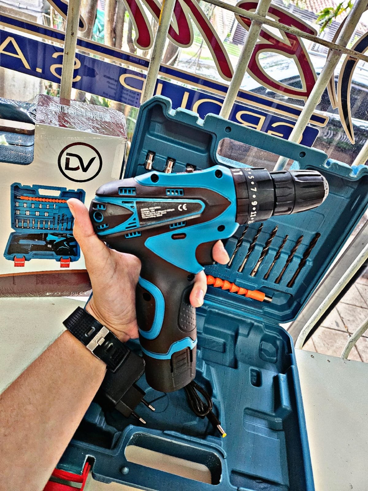 TALADRO ATORNILLADOR CON PERCUTOR 12v - 4