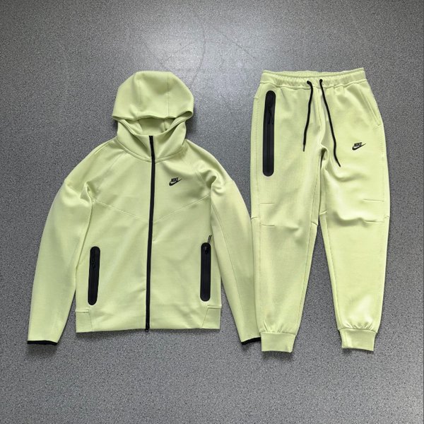 Nike Tech Fleece
