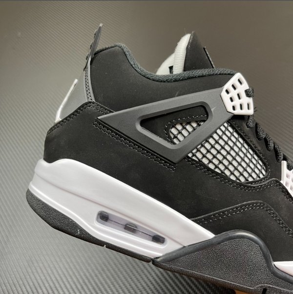 J4 White Thunder